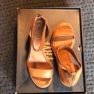 Frye Brielle back zip 8.5m